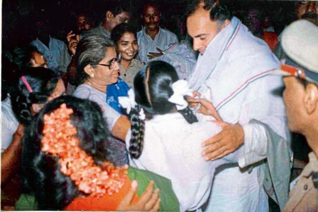 Rajiv Gandhi at Sriperumbudur, Tamil Nadu, on 21 May 1991 just before the bomb blast that killed him.